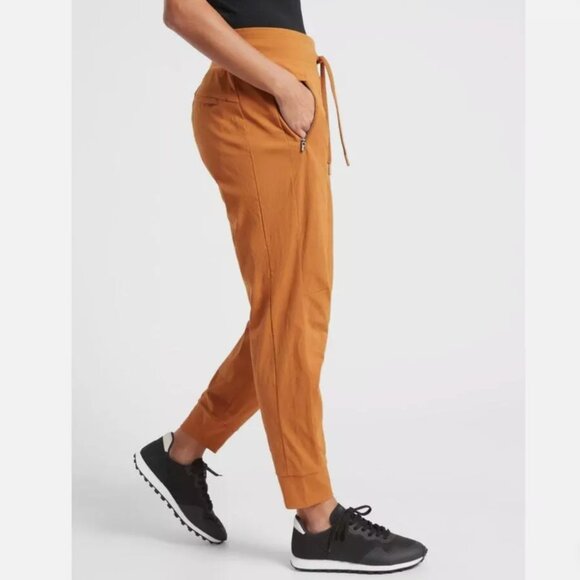 Size 26 - ATHLETA - Trekkie North Jogger Pants Orange Pumpkin Camel NEW - Picture 3 of 5